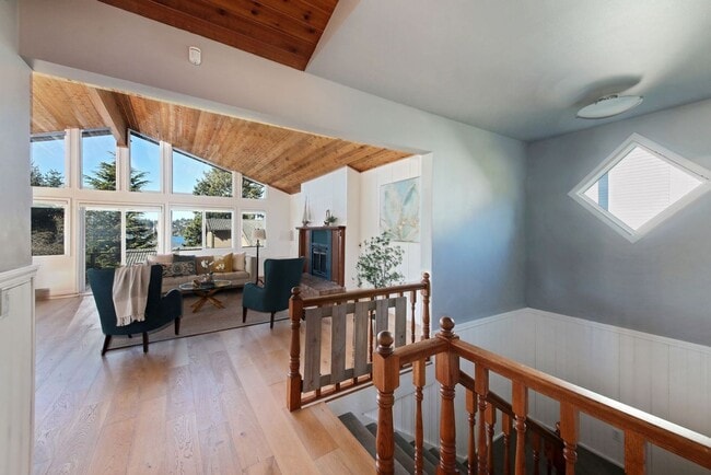 Building Photo - One Of A Kind Freeland Home with Two Seper...