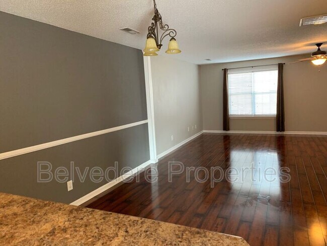 Building Photo - 18 Dillingham Pl
