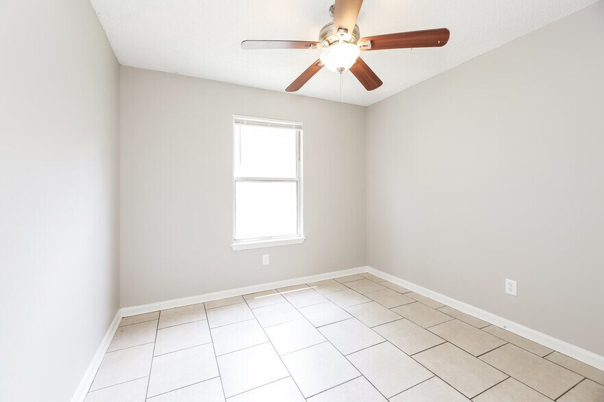 Building Photo - 9956 Somerset Grove Ln