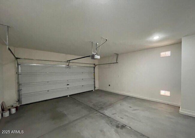 Building Photo - 19142 W Elm St