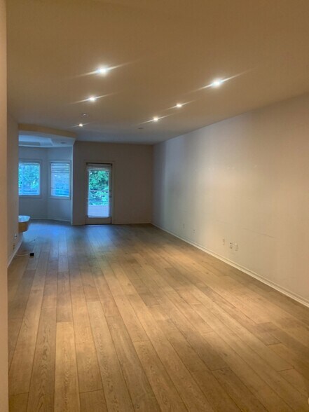 Building Photo - 14290 Dickens St