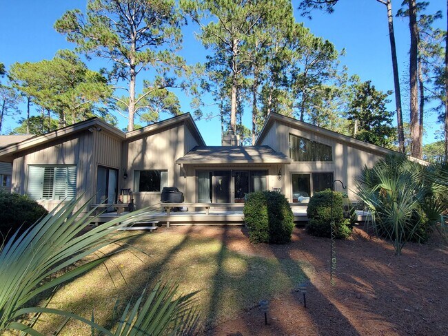 Primary Photo - 6 Club Course Ln