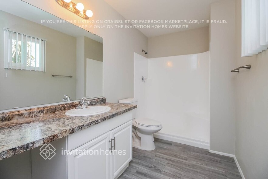 Building Photo - 6744 S Lakeshore Dr