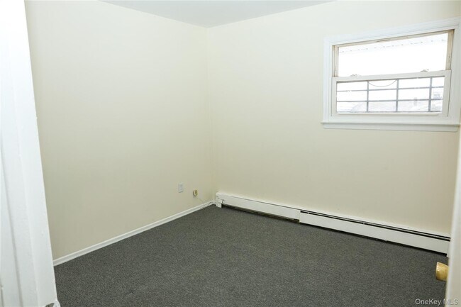 Building Photo - 13 Regina Pl