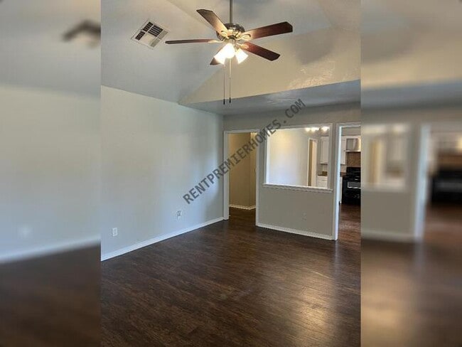 Building Photo - 2000 Lanesboro Dr