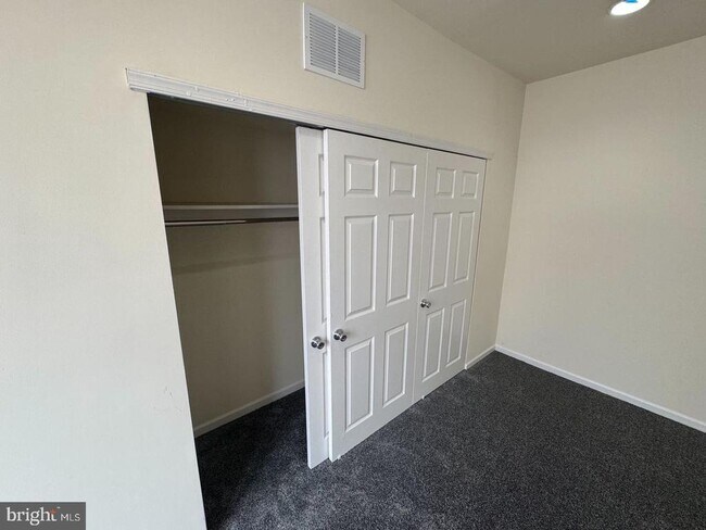 Building Photo - 5835 Catharine St
