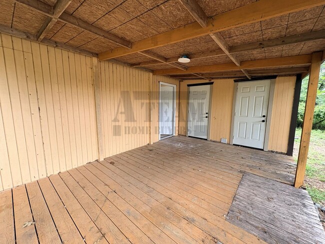 Building Photo - Beautifully updated 2-bedroom, 2-bathroom home