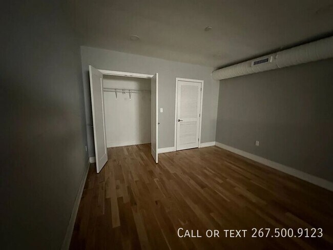 Building Photo - 1523 W Girard Ave