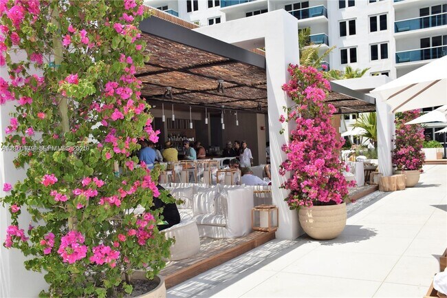 Building Photo - 2301 Collins Ave