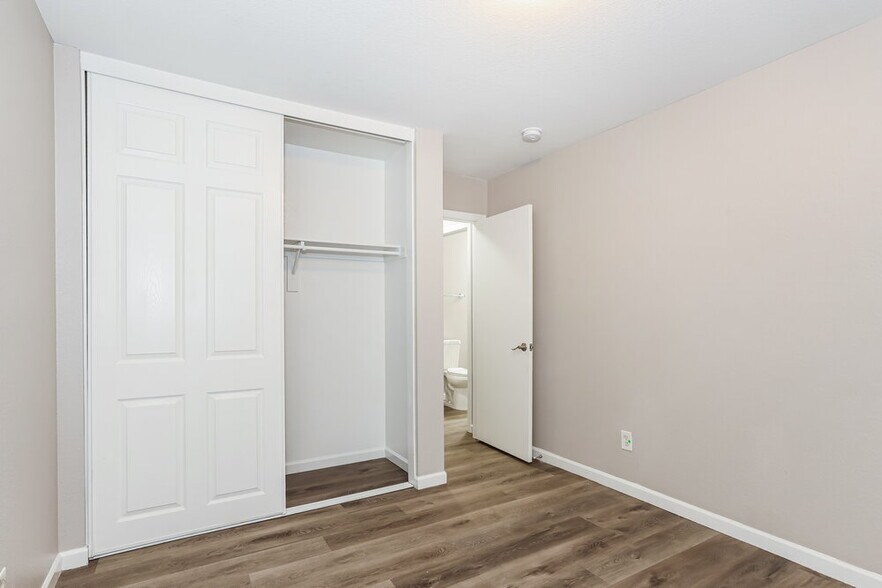 Building Photo - 10938 E Flossmoor Ave