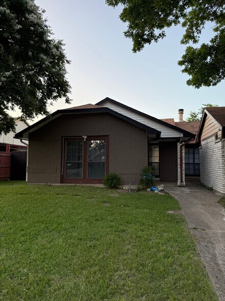 Building Photo - 312 Navarro Ln