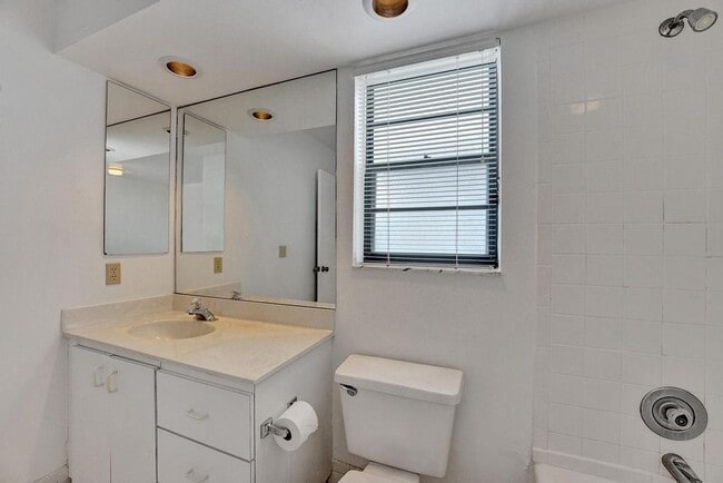 Building Photo - 8578 Eagle Run Dr