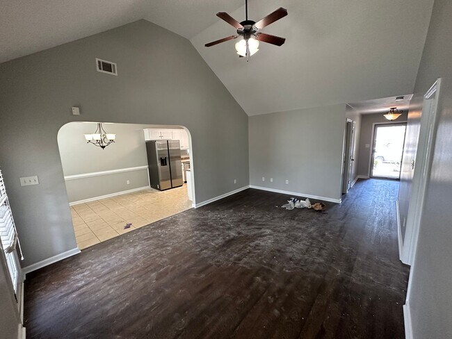 Building Photo - 913 Arbor Springs Cir