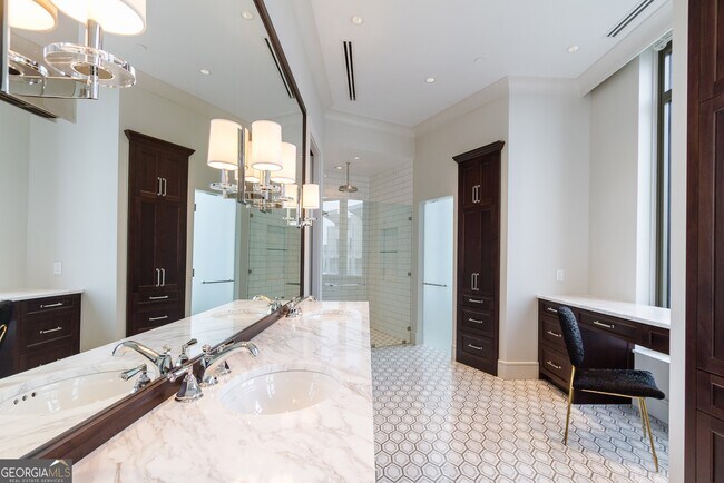 Building Photo - 3376 Peachtree Rd NE