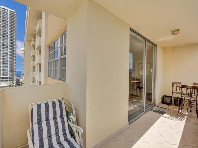 Building Photo - 1833 S Ocean Dr
