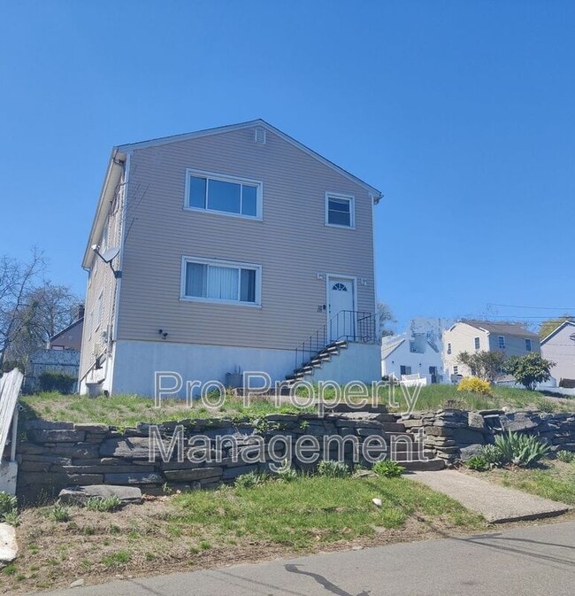 Building Photo - 135 Hillcrest Rd