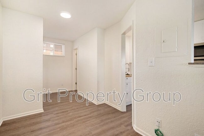Building Photo - 6924 N Olive St