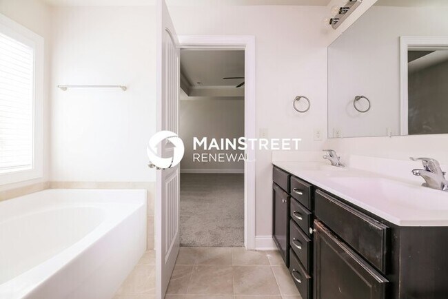 Building Photo - 4 Bedroom Pet-Friendly Home in FRANKLINTON...