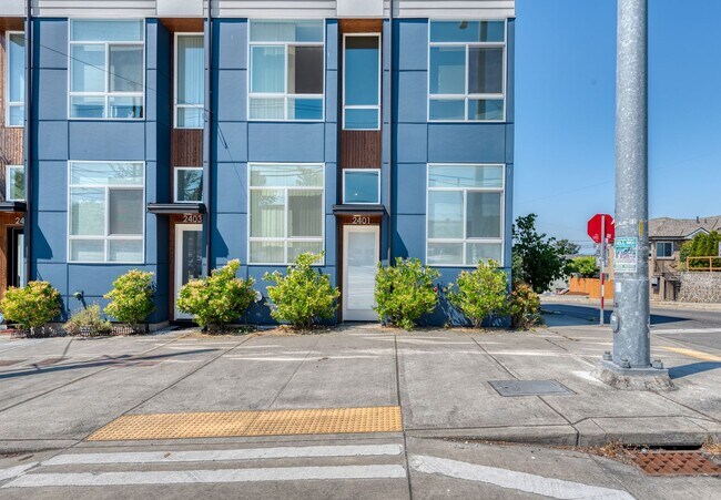 Building Photo - 2401 14th Ave S