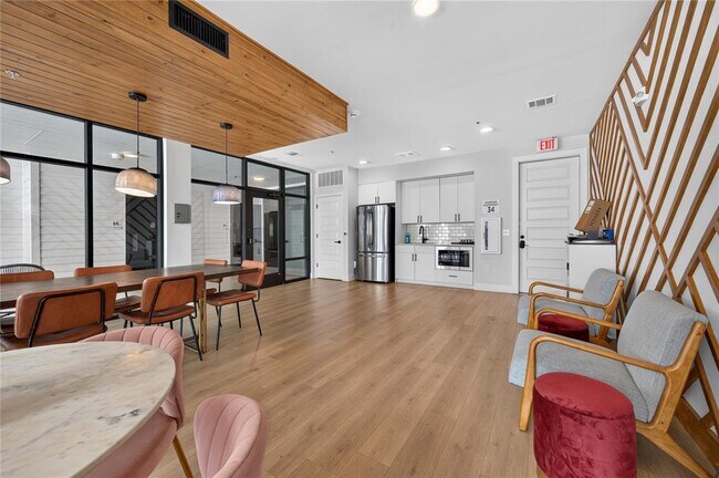 Building Photo - 3101 Govalle Ave