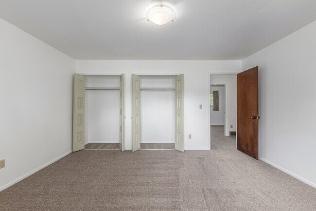 Building Photo - 6724 Knight Dr