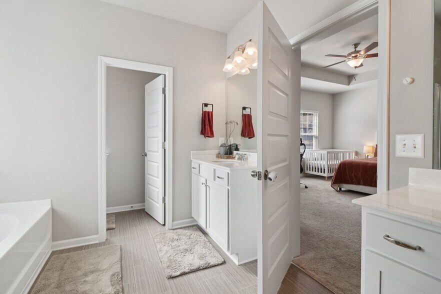 Building Photo - 3890 Clarington Dr