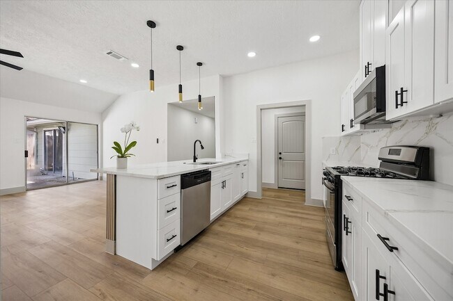 Building Photo - 9214 Grandview Park Dr