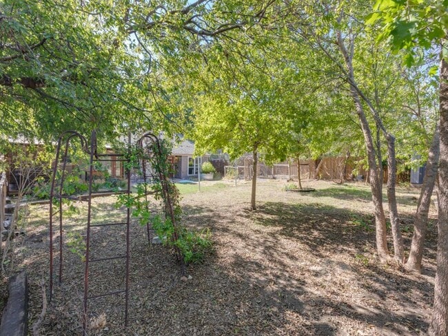 Building Photo - 2404 N Shields Dr