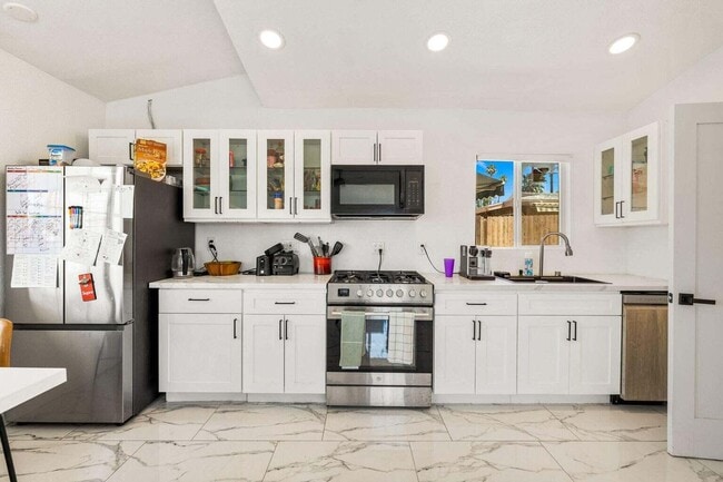 Building Photo - 44500 San Carlos Ave