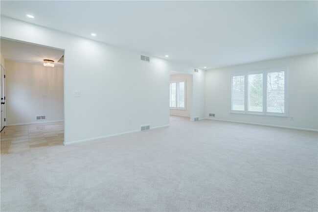 Building Photo - 399 French Rd