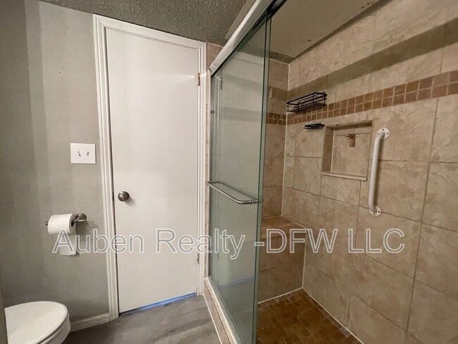 Building Photo - 602 Bellaire Dr