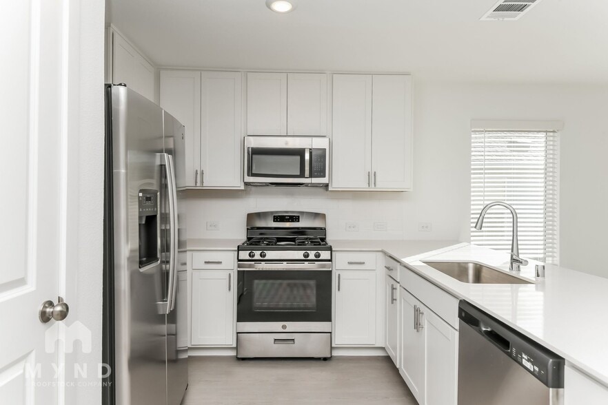 Building Photo - 2721 Ctr Crk Ln