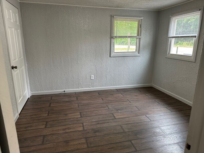 Building Photo - 11523 N Elm Grove Rd