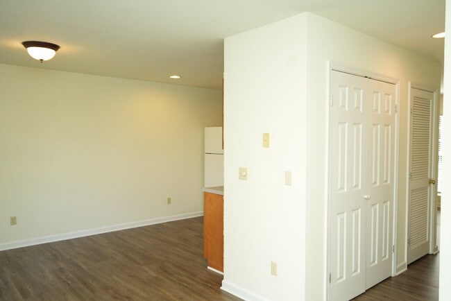 Building Photo - 111 Darien Terrace