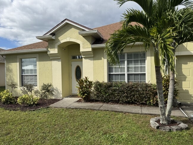 Building Photo - 442 Fillmore Ave NE