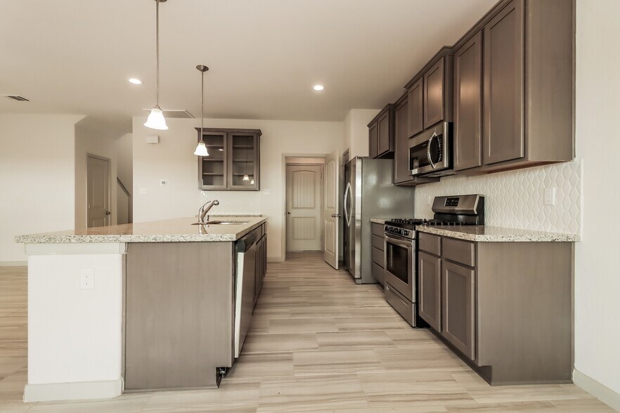 Building Photo - 7923 Cypress Country Dr