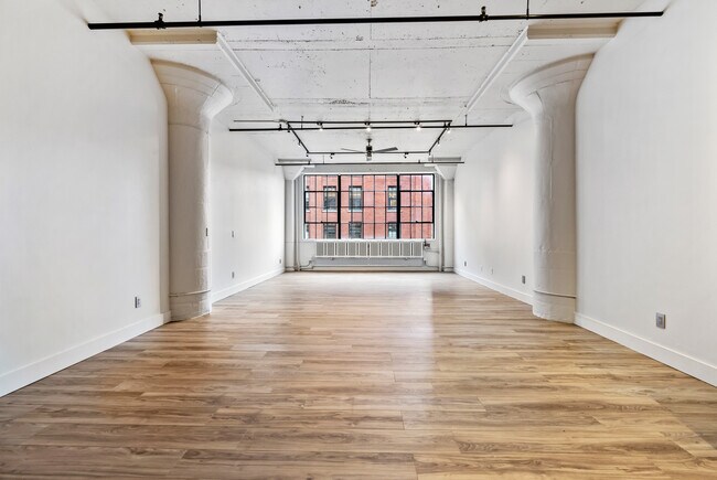 Building Photo - 1314 NW Irving St