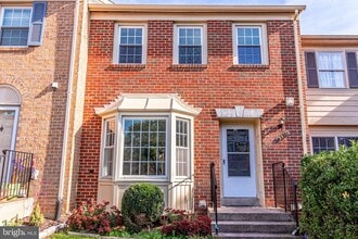 Building Photo - 9911 Whitewater Dr