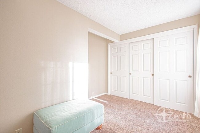 Building Photo - 12018 SE 17th St