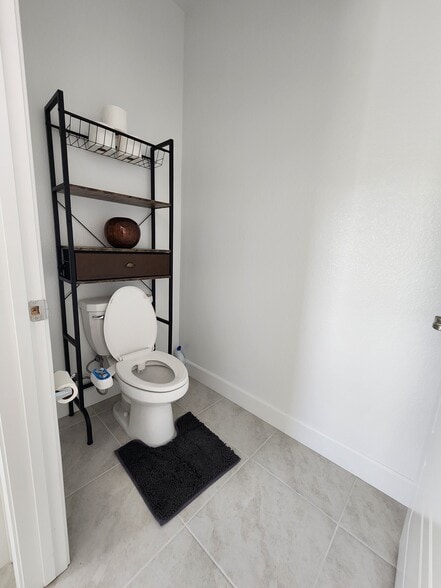 Toilet Room - 4054 Azul Way