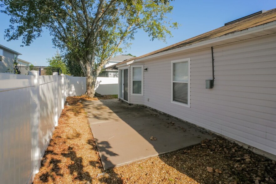 Building Photo - 409 Monet Ave