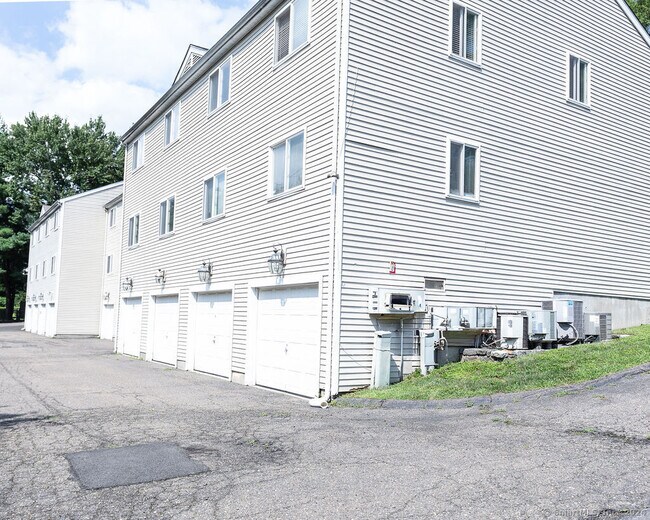 Building Photo - 309 Ely Ave