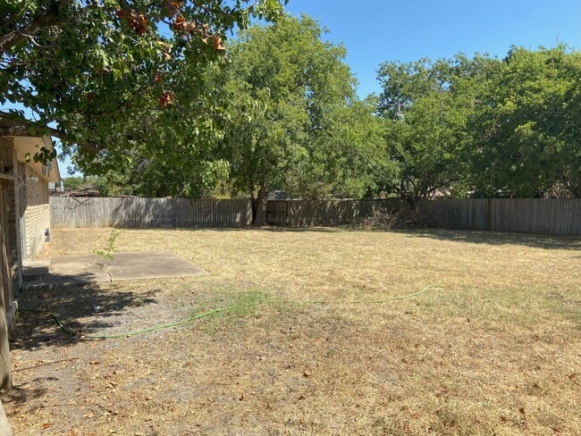 Building Photo - 3/2 House in Midway ISD!