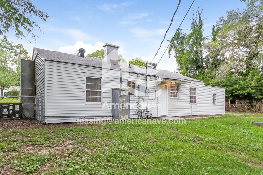 Building Photo - 731 Sommer St NE