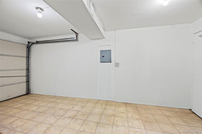 Building Photo - 18 South Dr