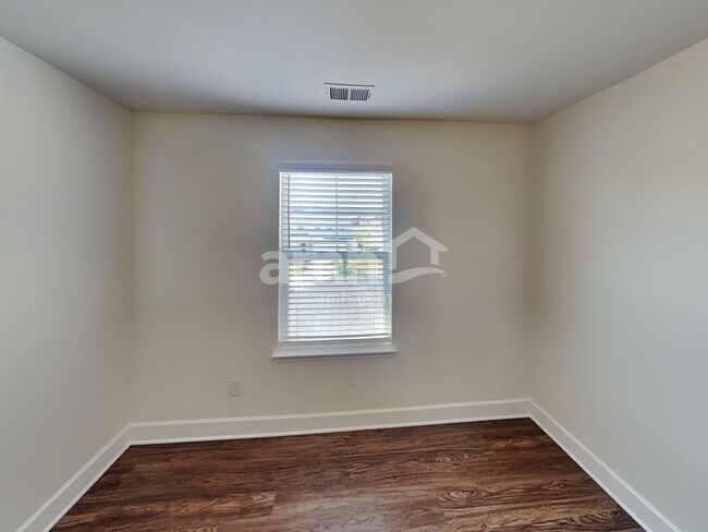 Building Photo - 2573 Highwood Blvd