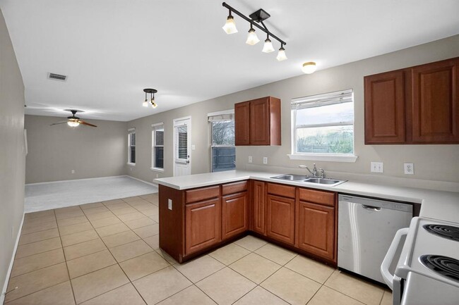 Building Photo - 703 Indian Meadow Dr