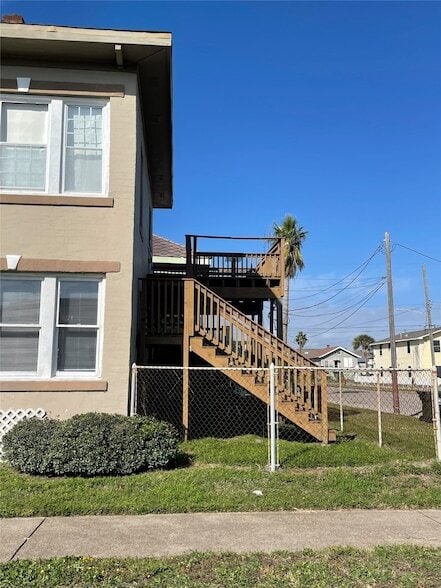 Building Photo - 3008 Avenue R