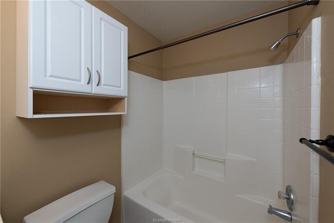 Building Photo - 1433 Western Oaks Ct