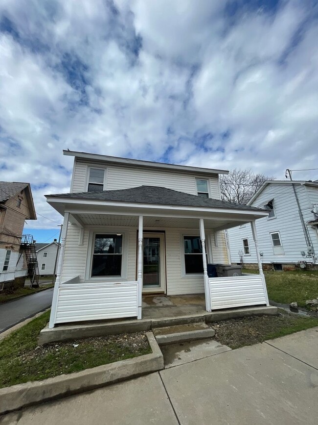 Building Photo - Fully renovated 2 bedroom, plus office home in Meadville!